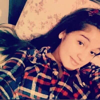 “As pessoas mais bonitas são as que sorriem com a alma ✌.”