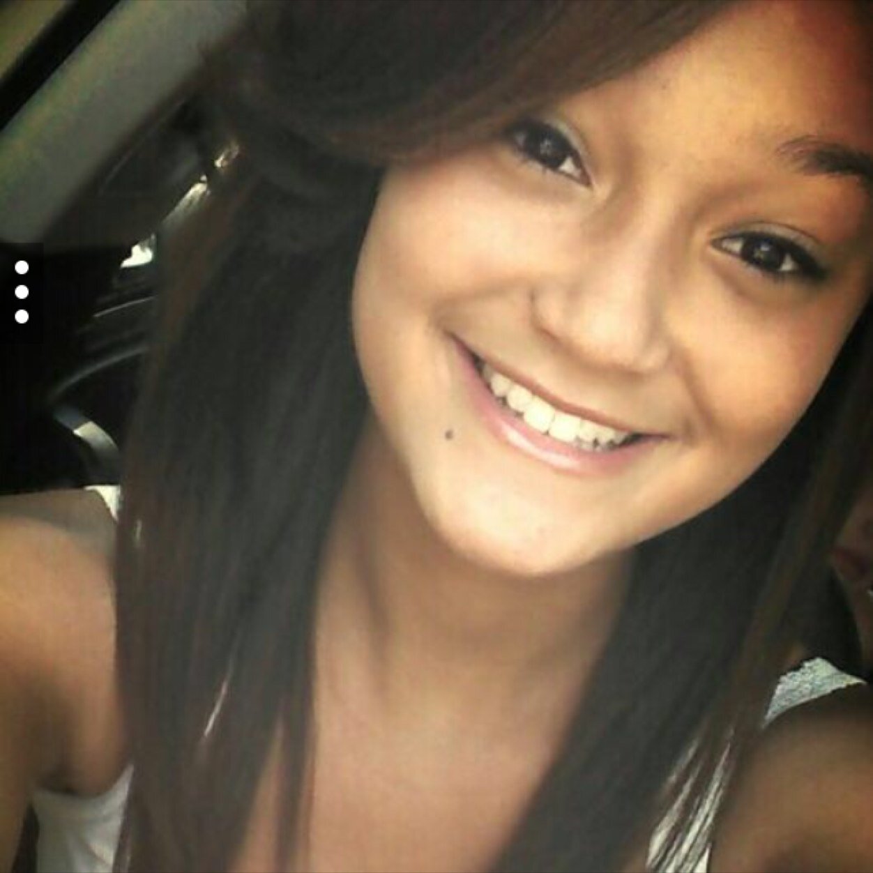 Independent, strong and full of smiles :) i love to be myself and let my personality and God choose thr paths i set for my life. I never give up :)