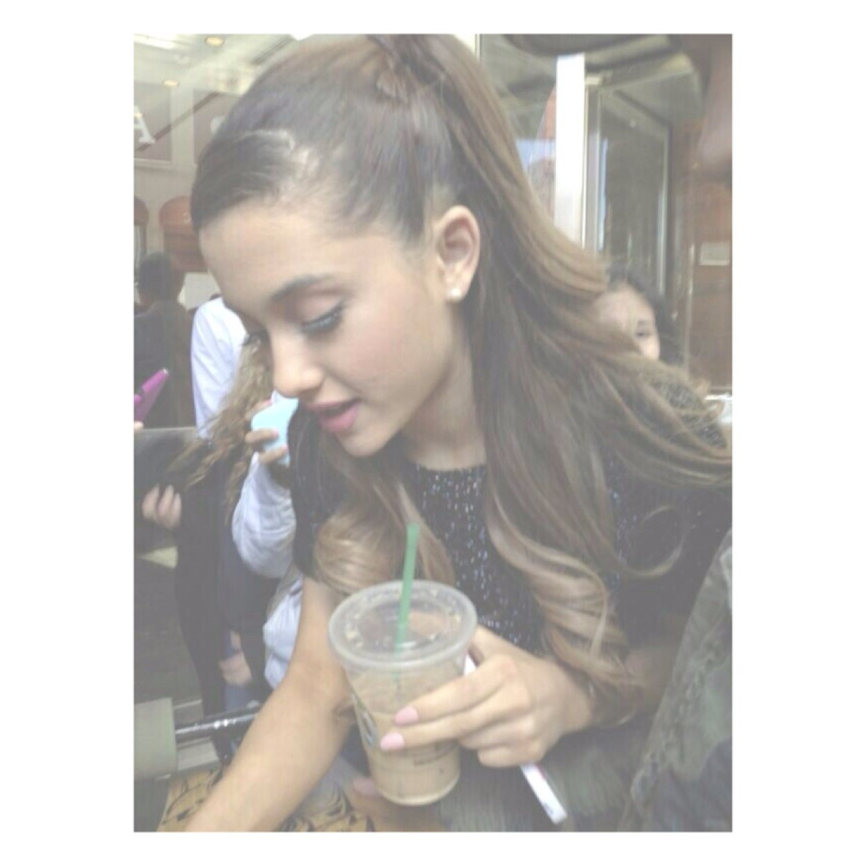 hi babe :) please follow @ihonordemetria ilysm and ur beautiful, ok? thank you!