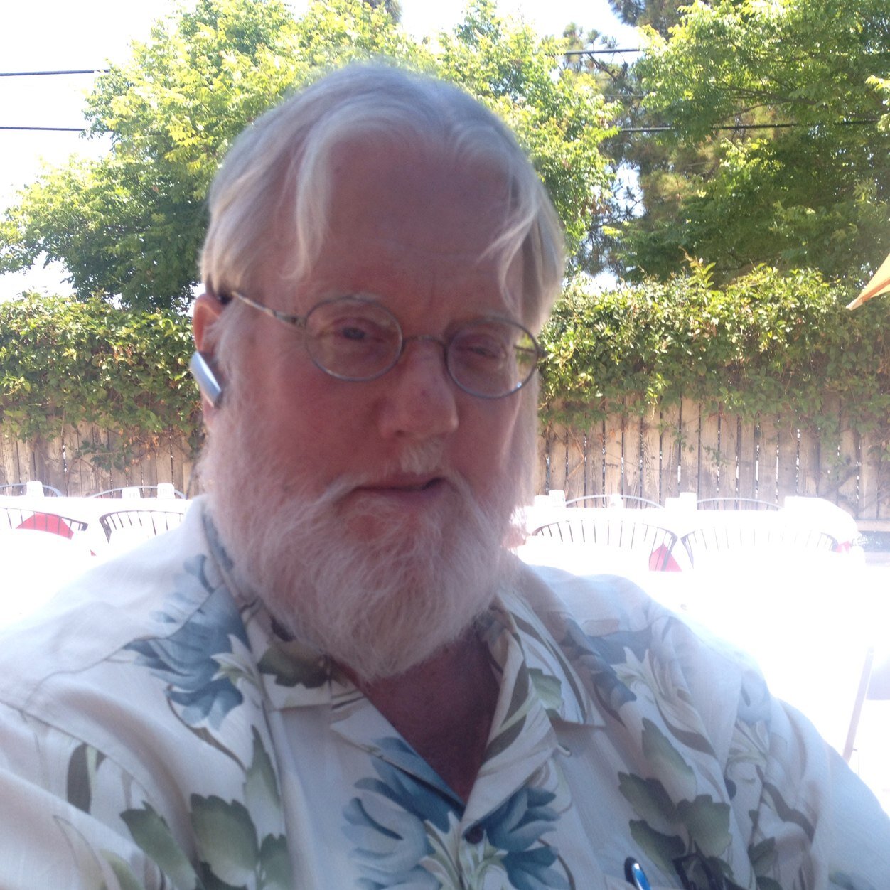 Retired commercial real estate broker, reads history, science, mathematics and biography, plays with Mac & iOS hardware, develops software