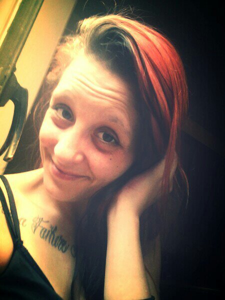 -Katieee. ♡ -22!* -Chill, laid back. -Smokerrr 420. -Im always 100! -DONT cross me. -Down bitch. -Independent. -Hmu? ;) 3 *