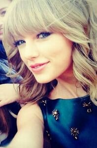 I love Taylor Alison Swift..I love her forever!!we love taylor