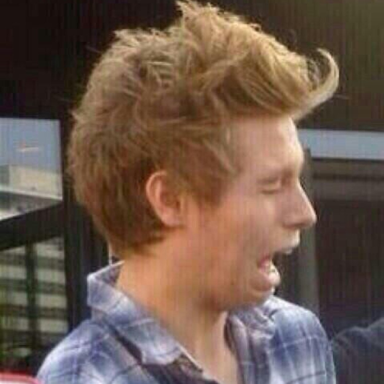 lets cuddle and watch stupid movies Black Viel Brides, 5SOS, Tonight alive, 1D @lovin_5_sos