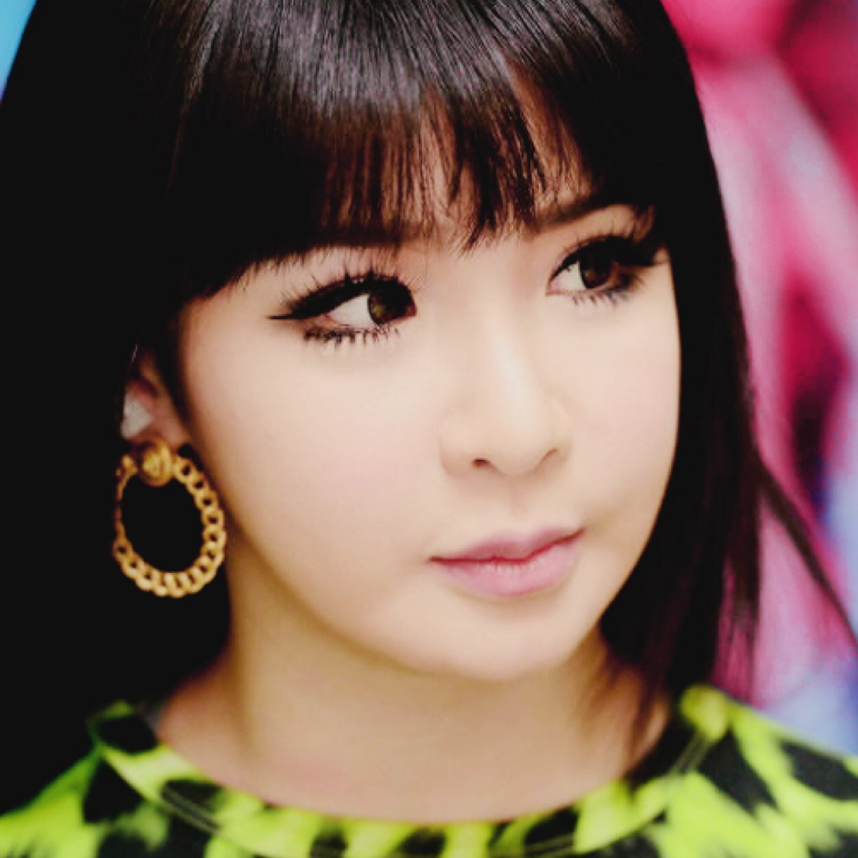 i'm not an alien, you are! ㅋㅋㅋ blackjacks all the way▪♥ #YGBoss #2NE1CRUSH
Don't forget to watch sbs roommate!