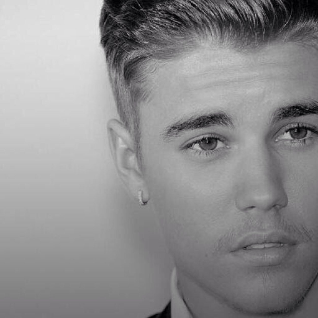 Please, dont hate me!! I just came to say that i really want you to get justin's follow, i love you. Sorry. Good luck x