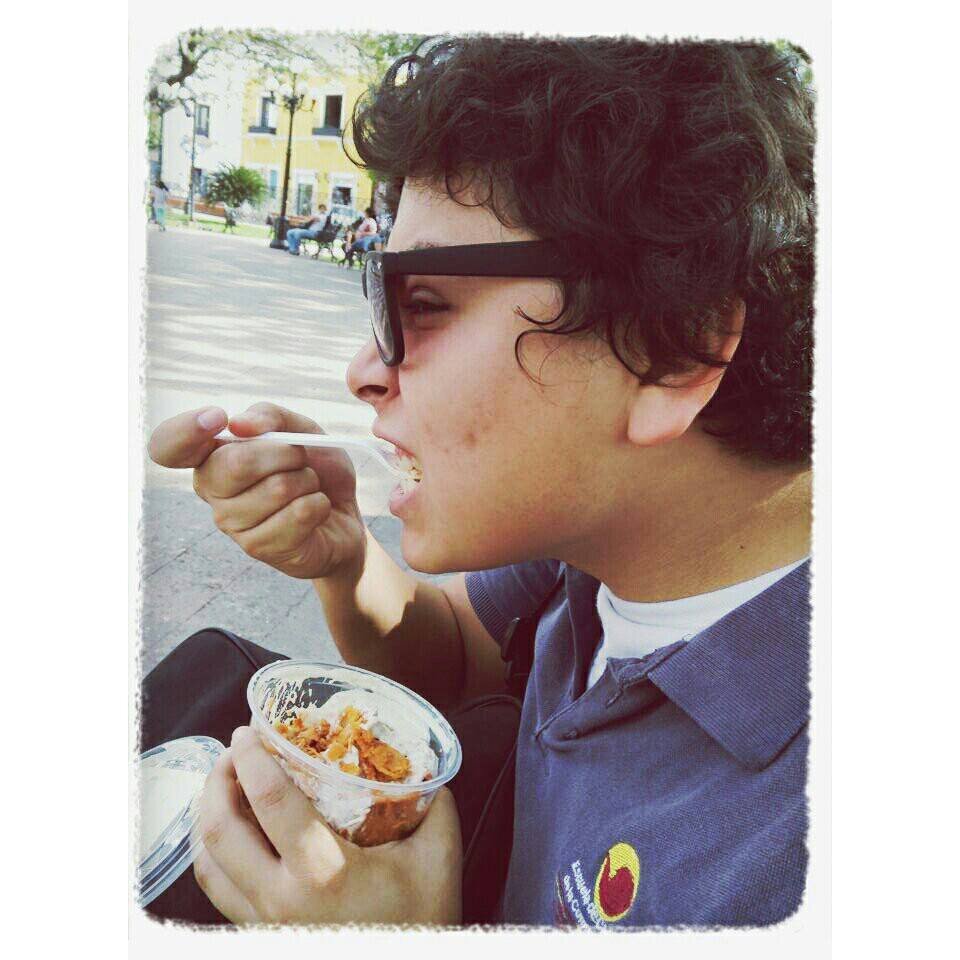amo los helados tanto como amo el futbol.
