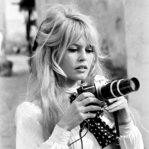 StrangersSmiles's profile picture. Smile.