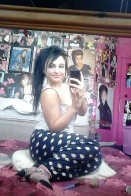 love justin bieber !!  would love to become a singer or a dancer !!