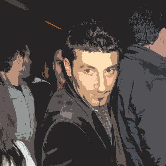 Runner,Community Manager,Bricoasesor.Sumar kilómetros,aficionado de las nuevas tecnologías y viejas costumbres.ByMJVS
 ``Dame un móvil y llamaré al mundo´´