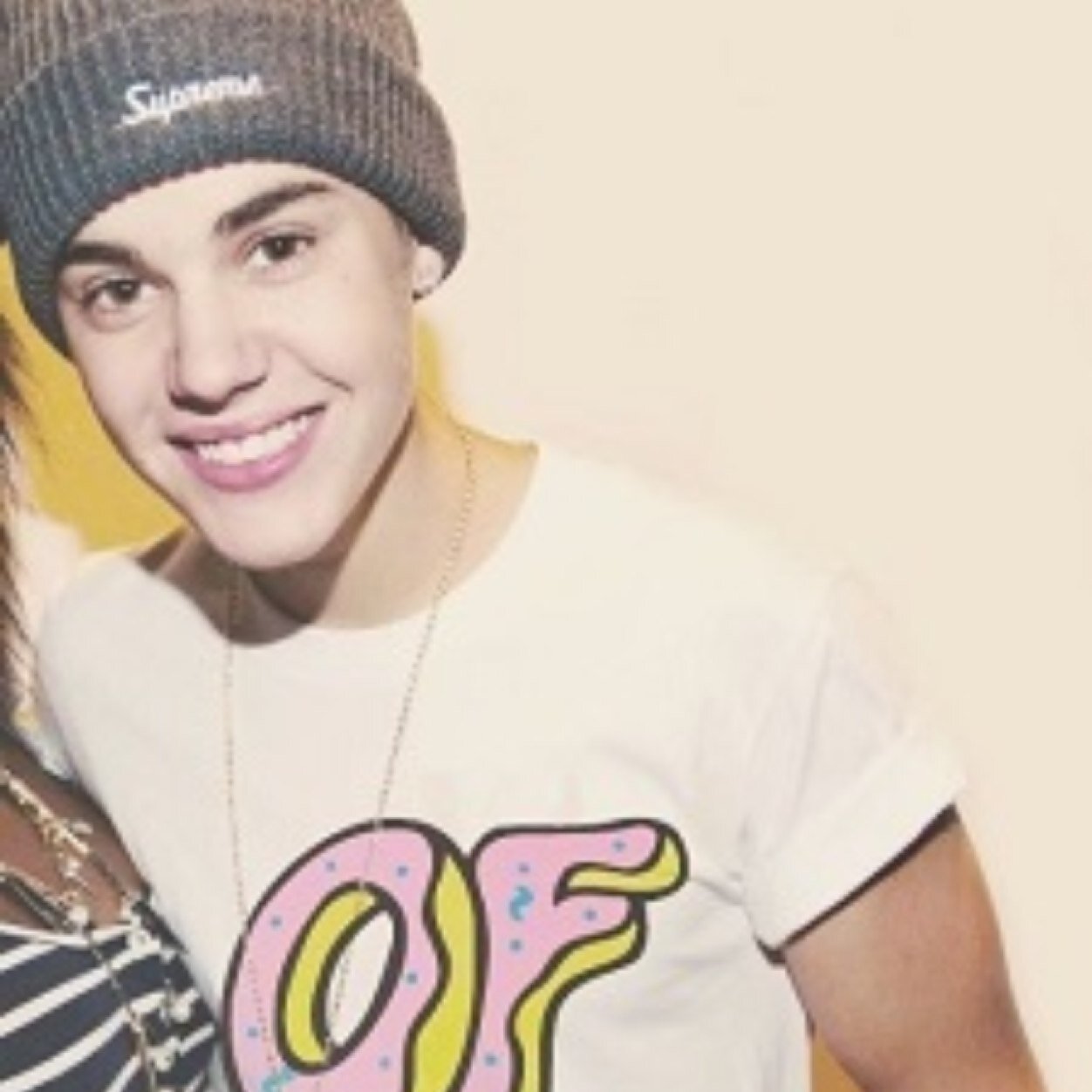 FOLLOW @BieberCalender OR I UNFOLLOW!!! SHE FOLLOWS BACK 100%. IM CHECKING.