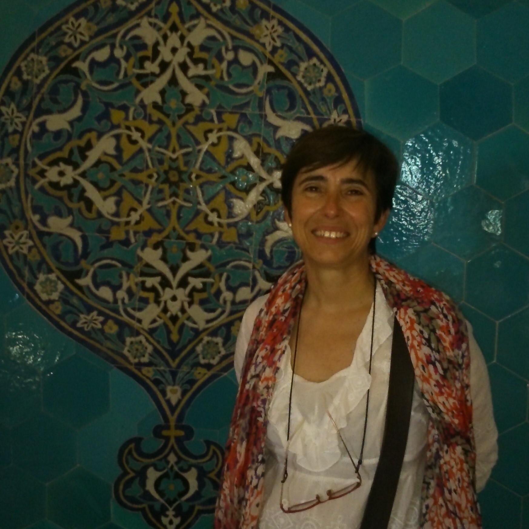 Directora de Biblioteca Islámica-Biblioteca AECID. Especialista en lectura con experiencia en gestión de contenidos y edición. Viajera, ornitóloga y buza.