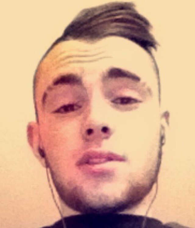 Jnai aucune peine jte nique ta race. Me raconte pas ta vie chui pas ton psy tu veux du vrais follow me #Team78. #Teammarcheoucreve #team27zero