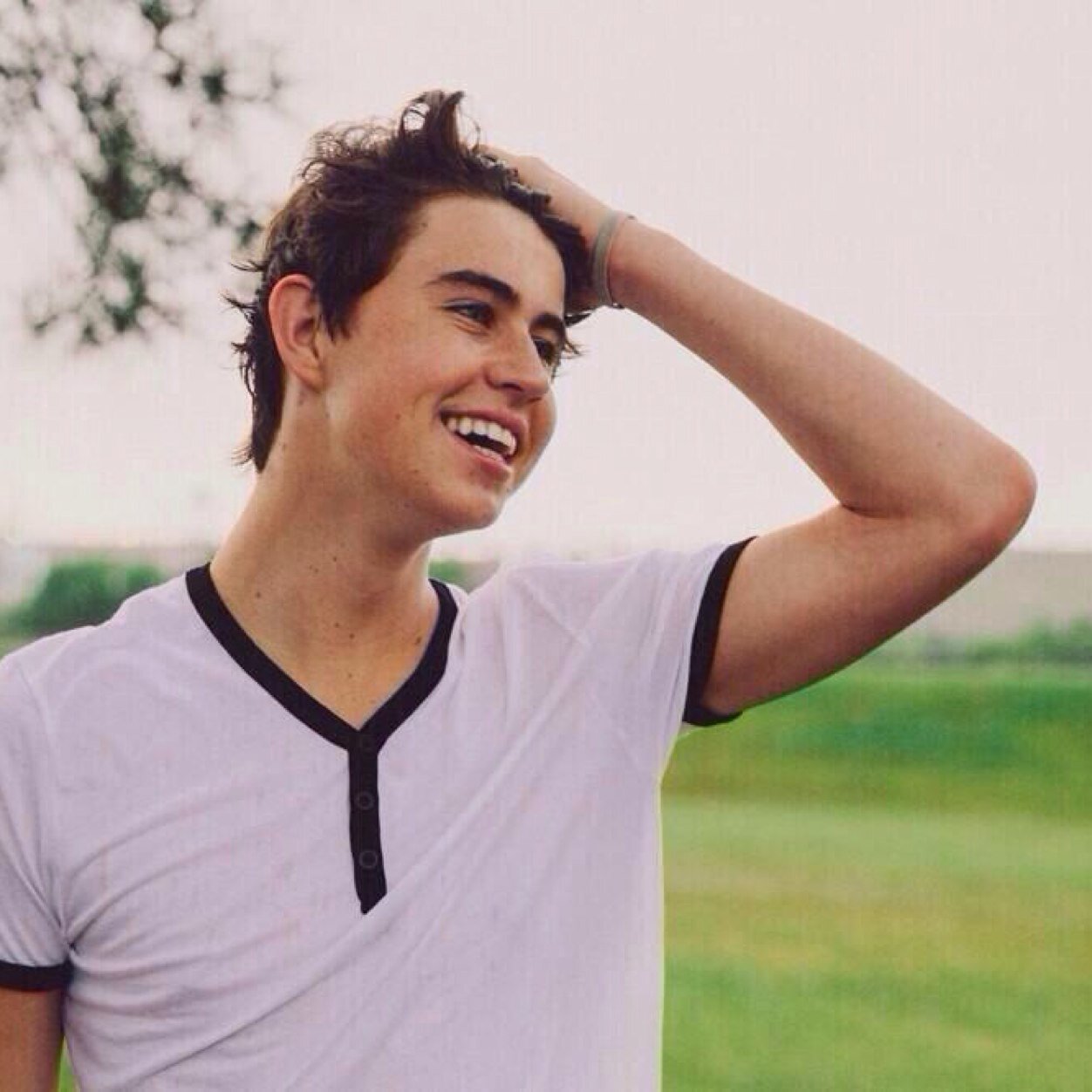 don't follow its a free follow but follow @nashgsmile :)