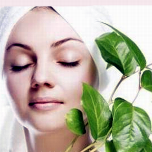 Avocado oil can be used as an effective facial moisturizer. It is equally effective in treating dry scalp.