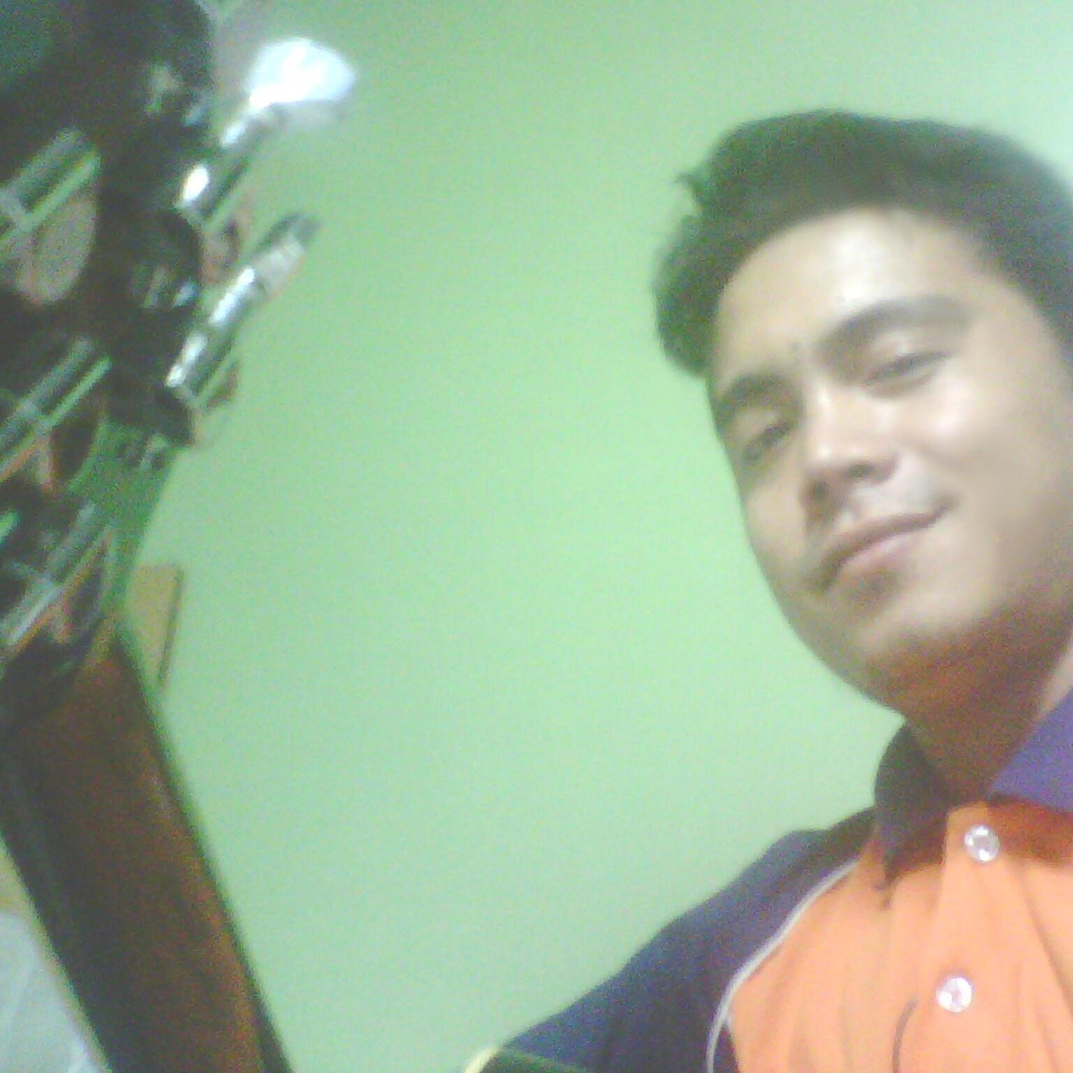 zharlou7's profile picture. guitarhero