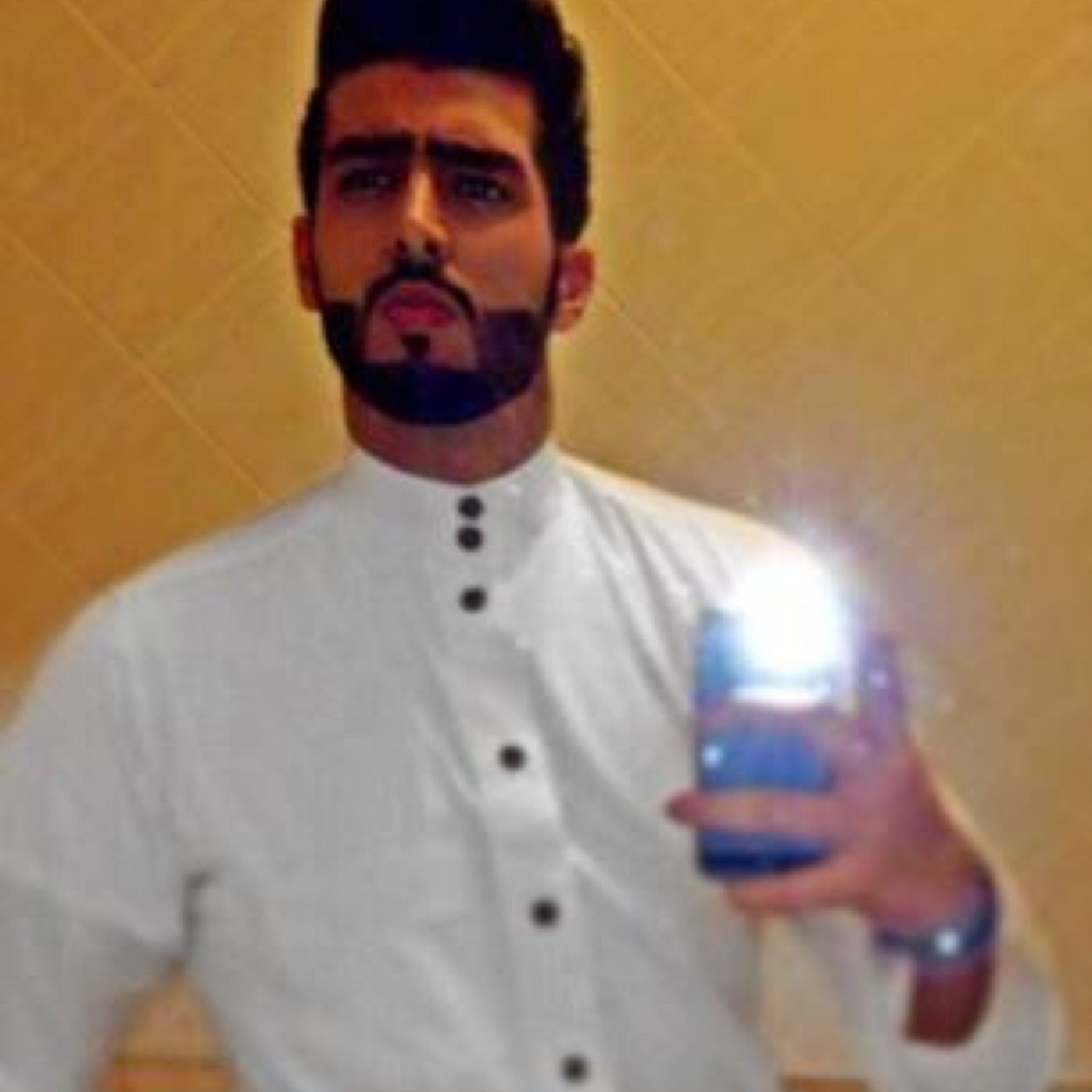 naser_shr8awe's profile picture. From jeddah i do whatever i like no matter what people think