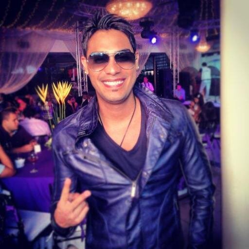 En apoyo a nuestro negrito @RonaldBorjas ¡Eres grande! y excelente cantante... Contigo siempre Ronald.