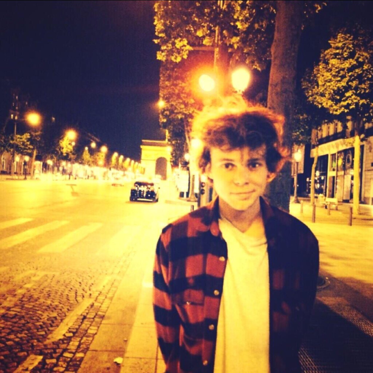 Hi. Ashton Irwin loves you. Your perfect! He will follow you :)! // @laurakettle1D (would you mind rt the link?)