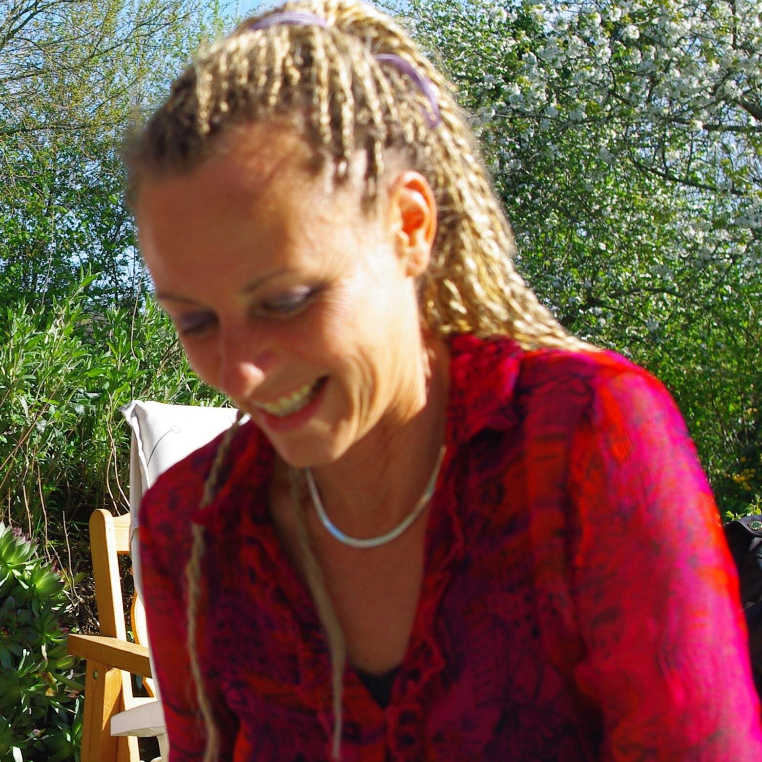 Eatrawandglow's profile picture. Raw Chef, Raw coach, Yoga expert, Traveller, Painter, Peace Maker.