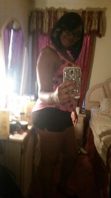Lovin mi life....Single n luvin  it....Educated ....If it's not bout $$$$ miss mi wit da BS