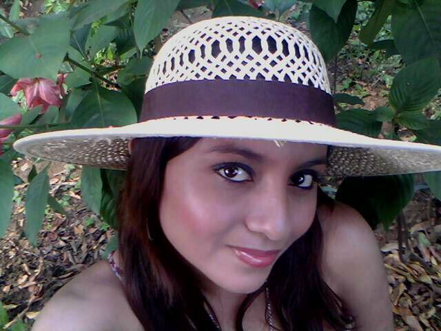 Con Dios en primer lugar, hija, hermana, amiga, y abogada! Definitivamente amo ser mujer!!