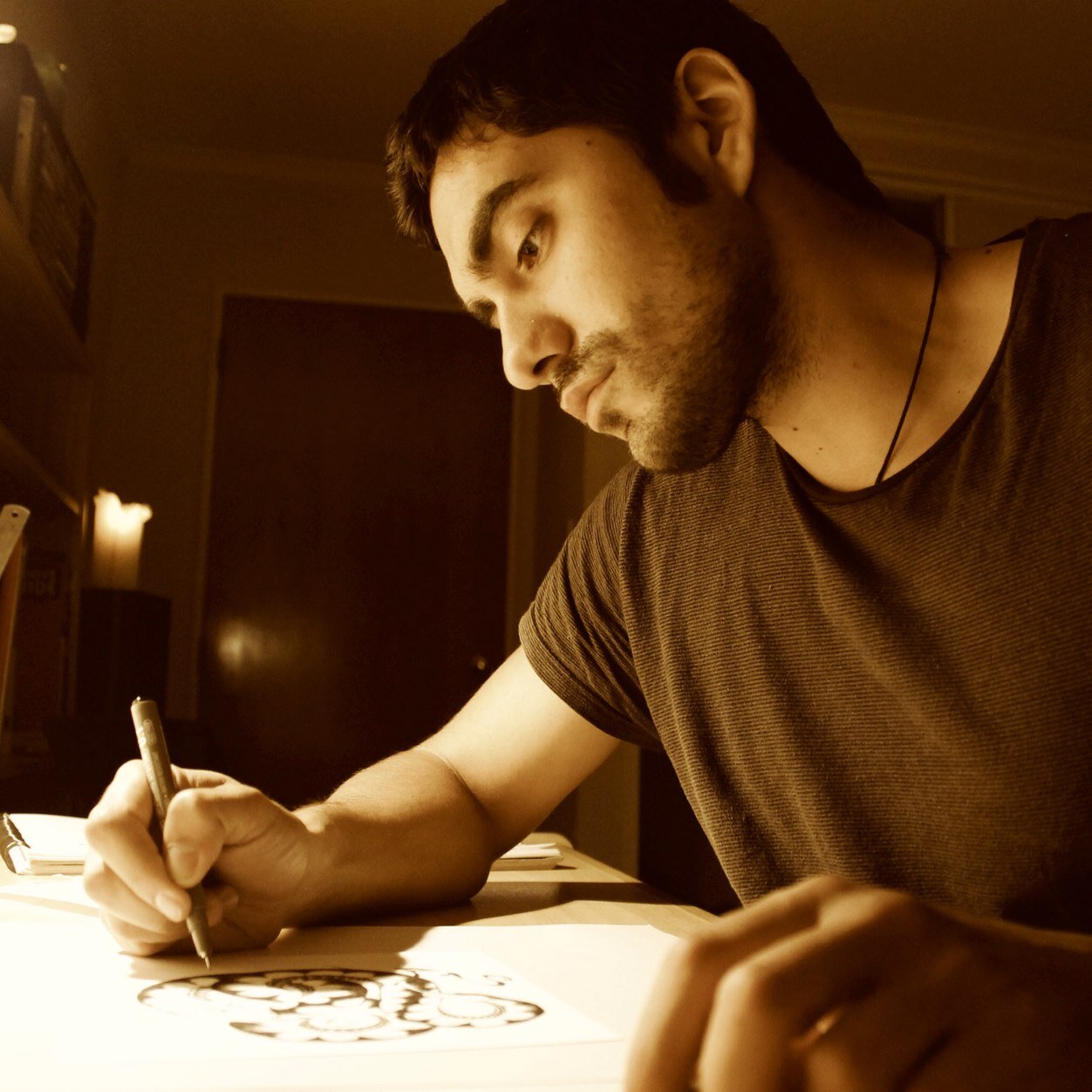 gonzjonz's profile picture. illustrator, writer, kickboxer, bicultural hybrid, english, spanish.