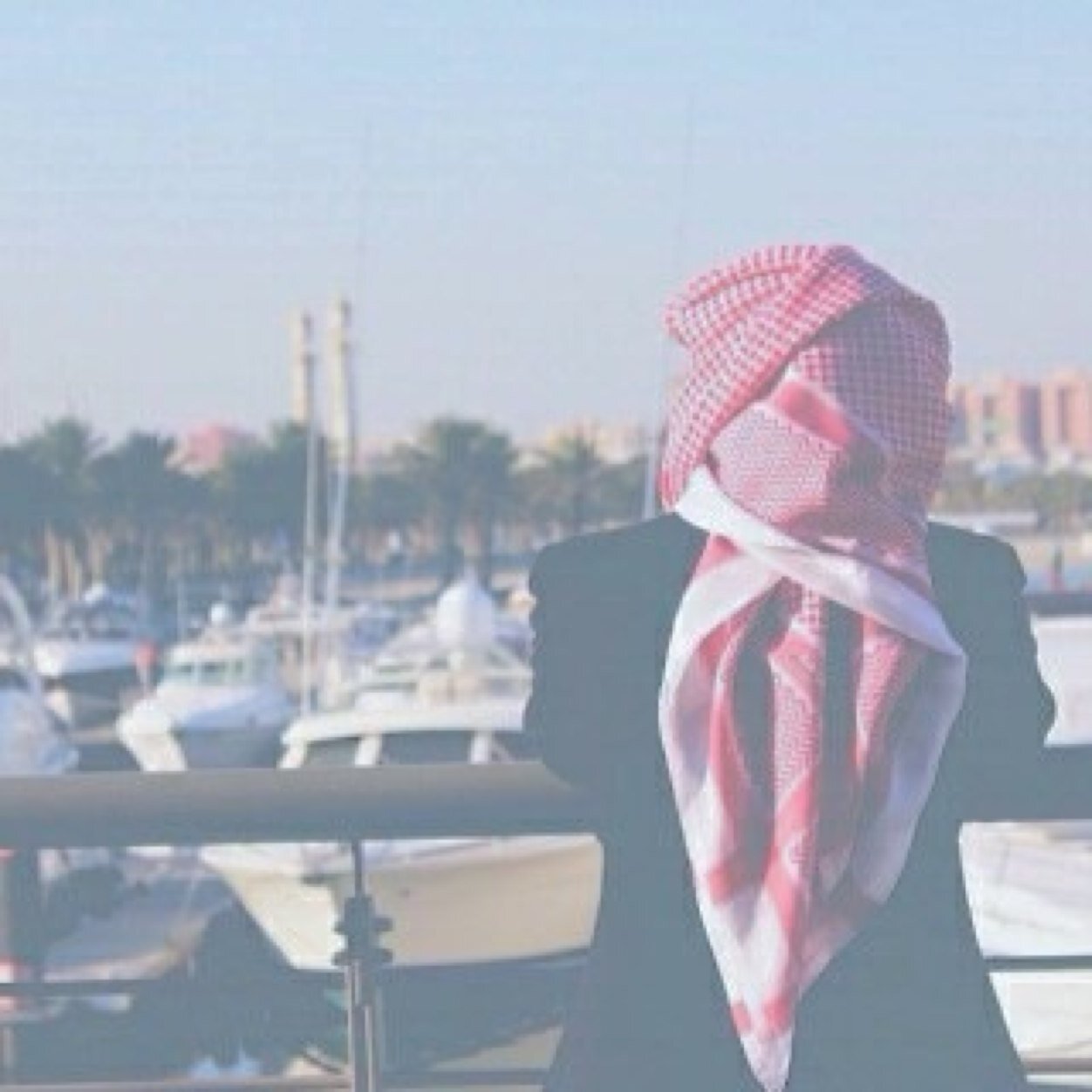 خمسيني جنتل ابحث عن سالب صغير حلو ووسيم وناعم... احب النحيف وإلي شعره ناعم ماترسل صورة وجهك اعتذر...الي يبي الكاش يكون معقول للحلوين بس....الحنان اهم من الجنس