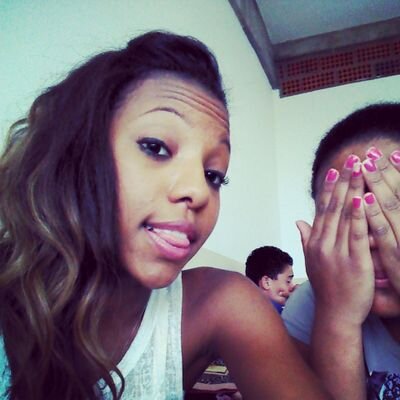 Eu sei que o tempo pode afastar a gente
Mas se o tempo afastar a gente 
É porque o nosso amor é fraco demais
E amores fracos não merecem o meu tempo, não ♥♪