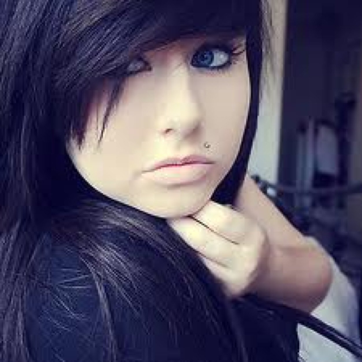I'm Becca ! I am very friendly , yet very shy . Love bands , meeting new people , anime , cosplay , roleplaying , and much more ! Pansexual/17/Single . -RP-