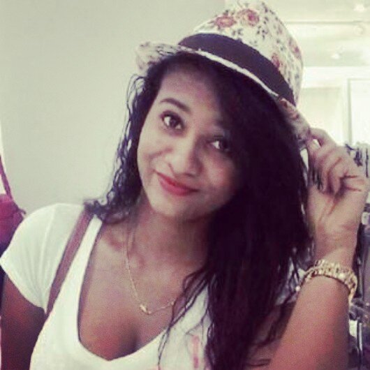 Nunca diga que você não é feliz,pois cada momento que vivemos é uma felicidade