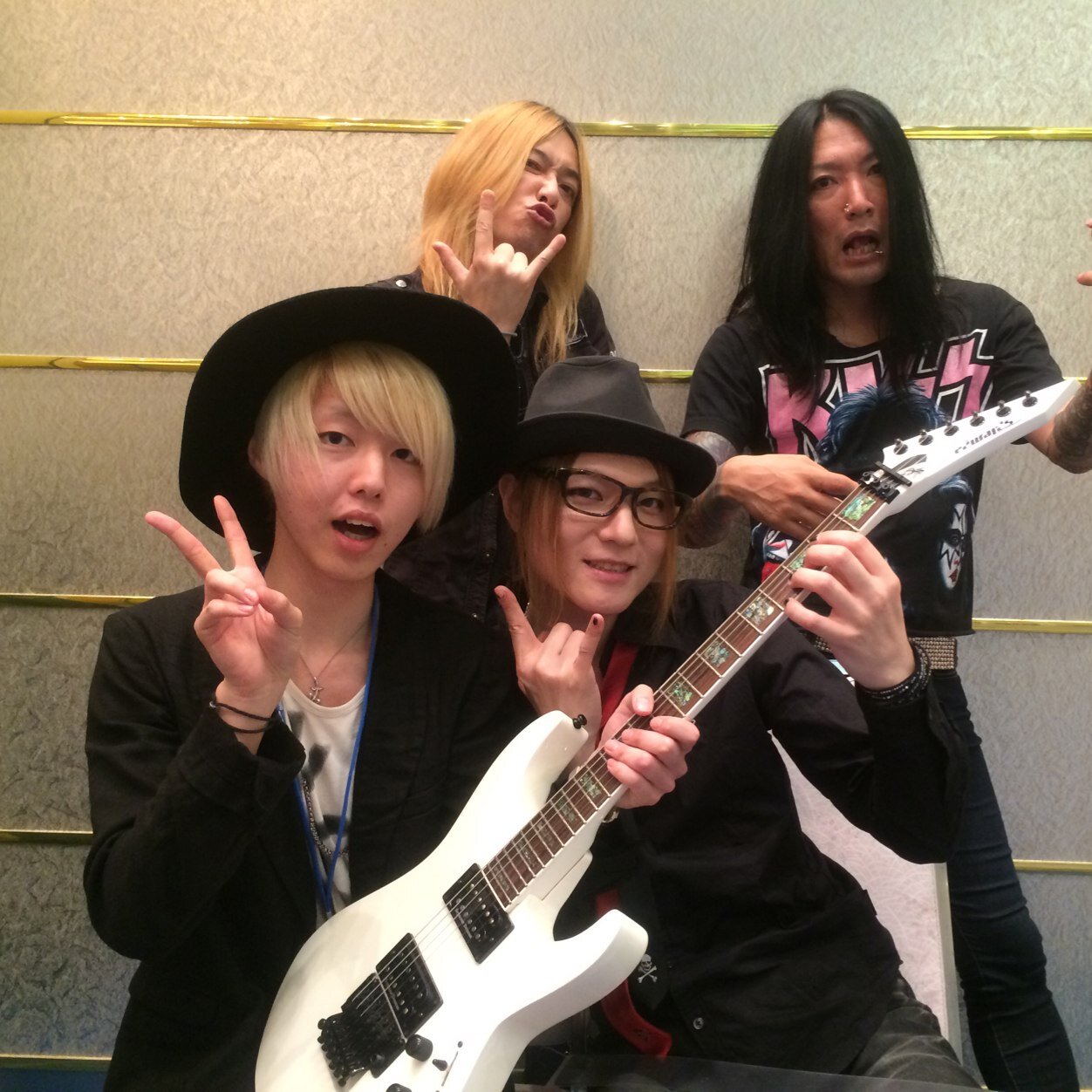 yukidustar's profile picture. YUKIさんに憧れLIZARD SPECIAL V使ってます‼︎最近はアニメ関連レコーディング、サポートなどでもギター弾かせてもらってます！