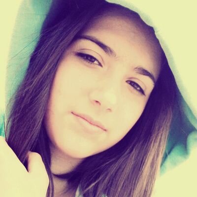 Soy muii simpatica:) Me encanta el teatro , bailar y estar cn miis amigas que las quiiero muchoo:))