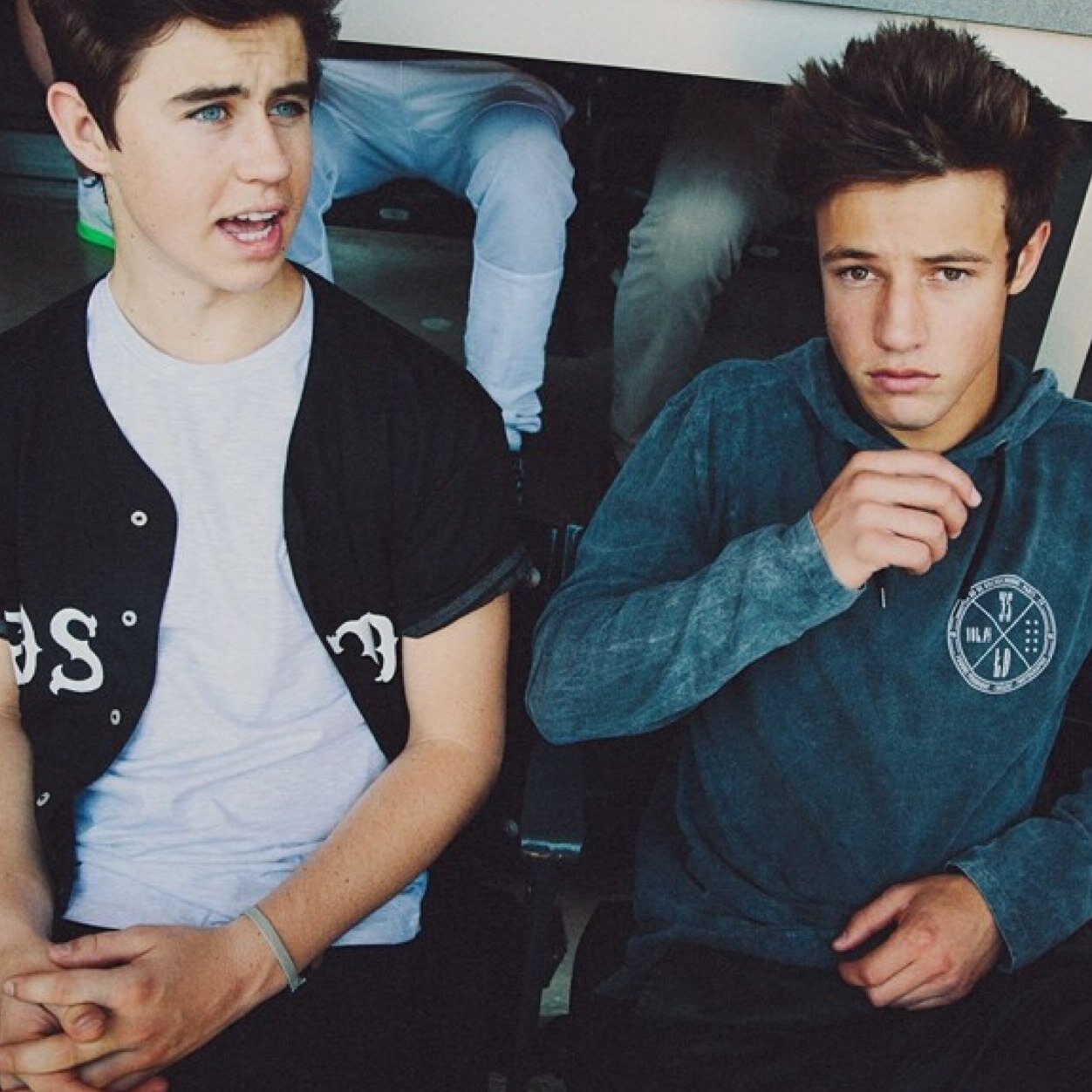 Free follow! Follow @OmqCashew She follows back if you ask!:) Read my last tweet.