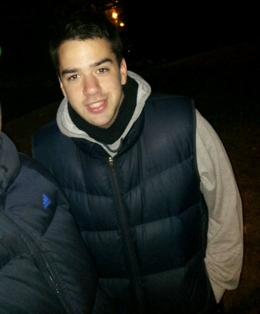 el tiempo pega tan fuerte y en noches como esta mientras fumo te recuerdo mas