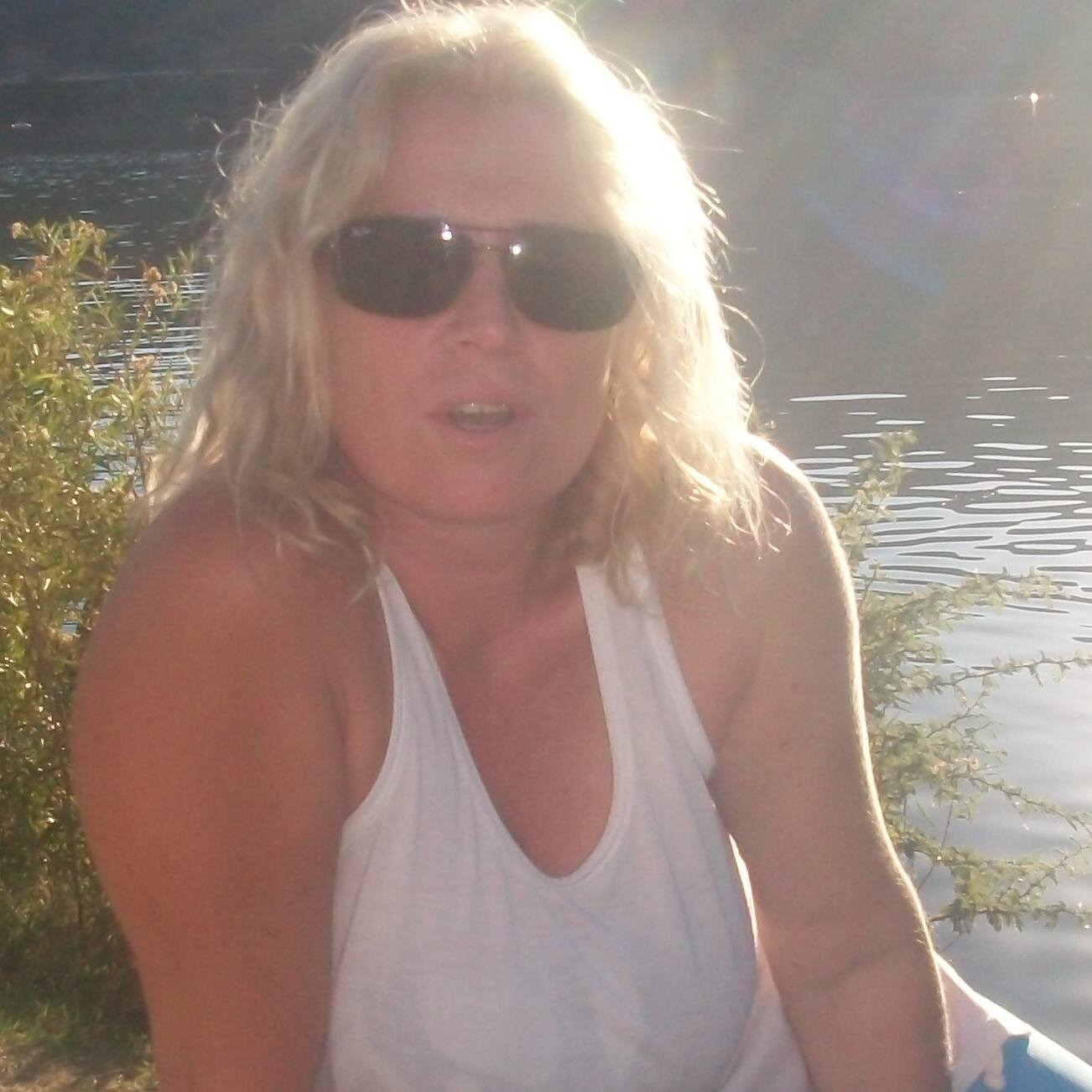 Nancitassello's profile picture. QUE NO FALTE UN BESO QUE CAUSE TEMBLOR, QUE NO FALTE UNA CARICIA QUE PRODUZCA CALOR,QUE NO FALTE EN TU VIDA UN CAFÉ  UN LIBRO Y UN GRAN AMOR