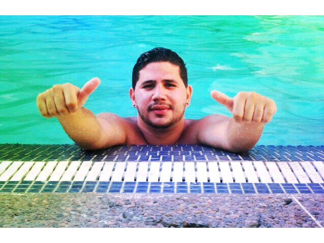 21 años. Venezolano de corazón. Estudiante de Ingeniería de Sistemas (IUPSM). Amante de la música electrónica. ¡Put your fucking hands up!