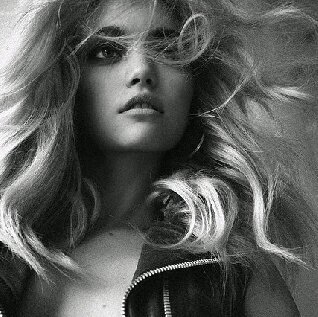 A scream in the night. A child lost from sight. My father, Valentine Morgenstern, murdered my mother. Now his heart has stopped forever and I can finally return