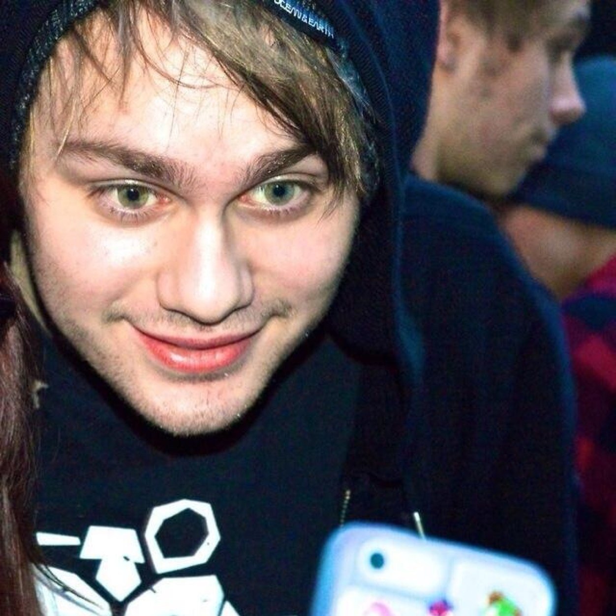 hii this is a follow from @cuddlesformikey so  please follow that account in return, im here for you if you need someone to talk to and i love you lots