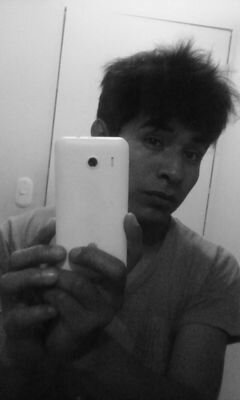 Reggae / Rock / and Electronica / un poco idiota/ tuiteo pura basura/seguime y talvez te siga
