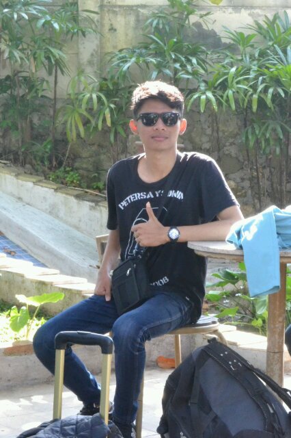 UNS BI 2011 //  Hidup itu kalau punya UANG dan TEMAN tenang banget !!! LINE: wisnuadi69 !!!