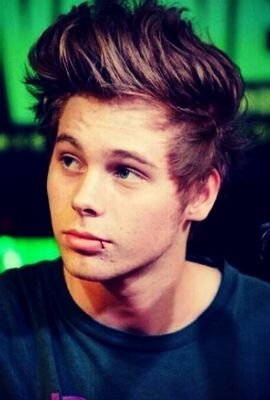 Hey guys this is a free follow from @Moutonquifrise and @calumalikx please follow us and come talk to us we don't bite :) xx