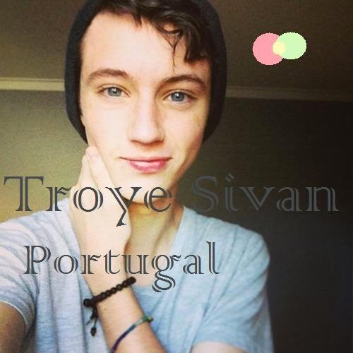 Representing the portuguese internet addicts who found @troyesivan and accidently gave up real life