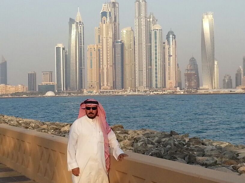 حساب شخصي  . منهجي في الحياة : لا تتعب نفسك لإرضاء الناس ، فالجميع لن يرضى عنك ،بل افعل ما يرضي الله وستجد ما يسرك .