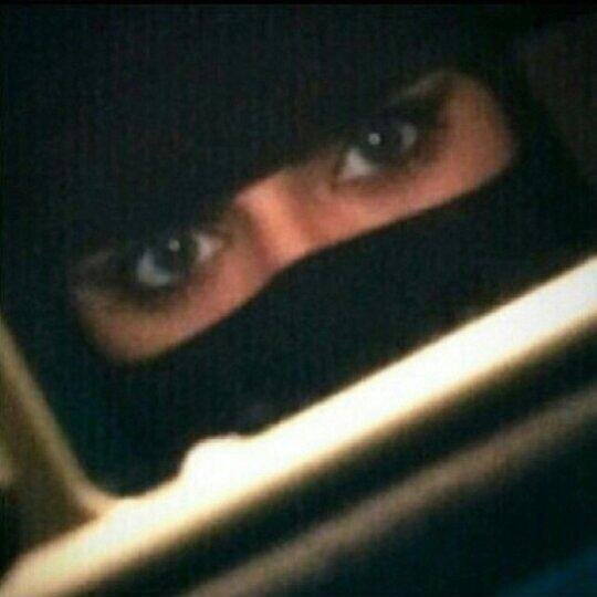 *• كل مخلص في آلهوى حظـه .. قليل !:)  ✿
 . ♡