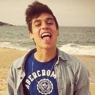 Vou caçar mais de um milhão de vagalumes por aí
Pra te ver sorrir eu posso colorir o céu de outra cor
Eu só quero amar você  laura ♥