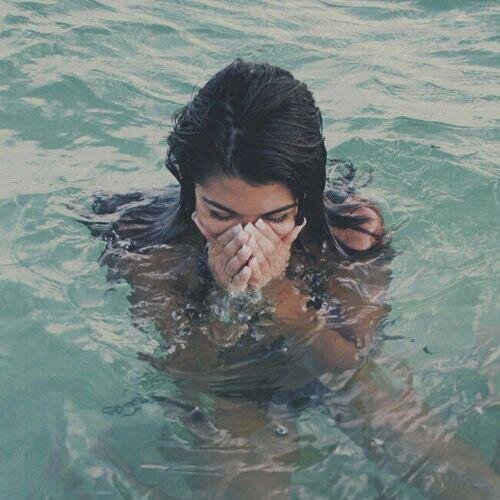 Being single doesn't mean your weak. It means your strong enough to wait for what you deserve.†
