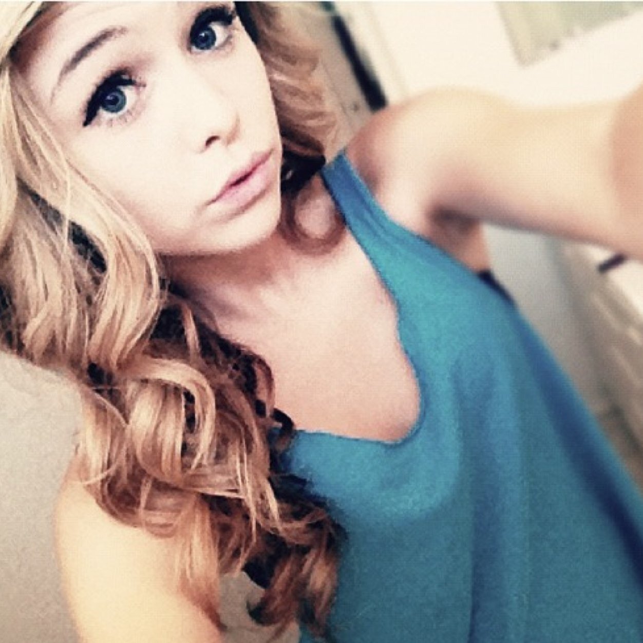Hi im Mason | Not girly | Girls are to much Drama | Taken by Food | RP/FL | Im not a serious person |










Follow me and ill give you food xx