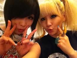 Amantes da cultura japonesa e coreana e de tudo que a bizarro neste mundo XD  
J-poppers K-poppers J-rockers Rockeiras Maggots s2  Otakus, Black Jacks e Sones
