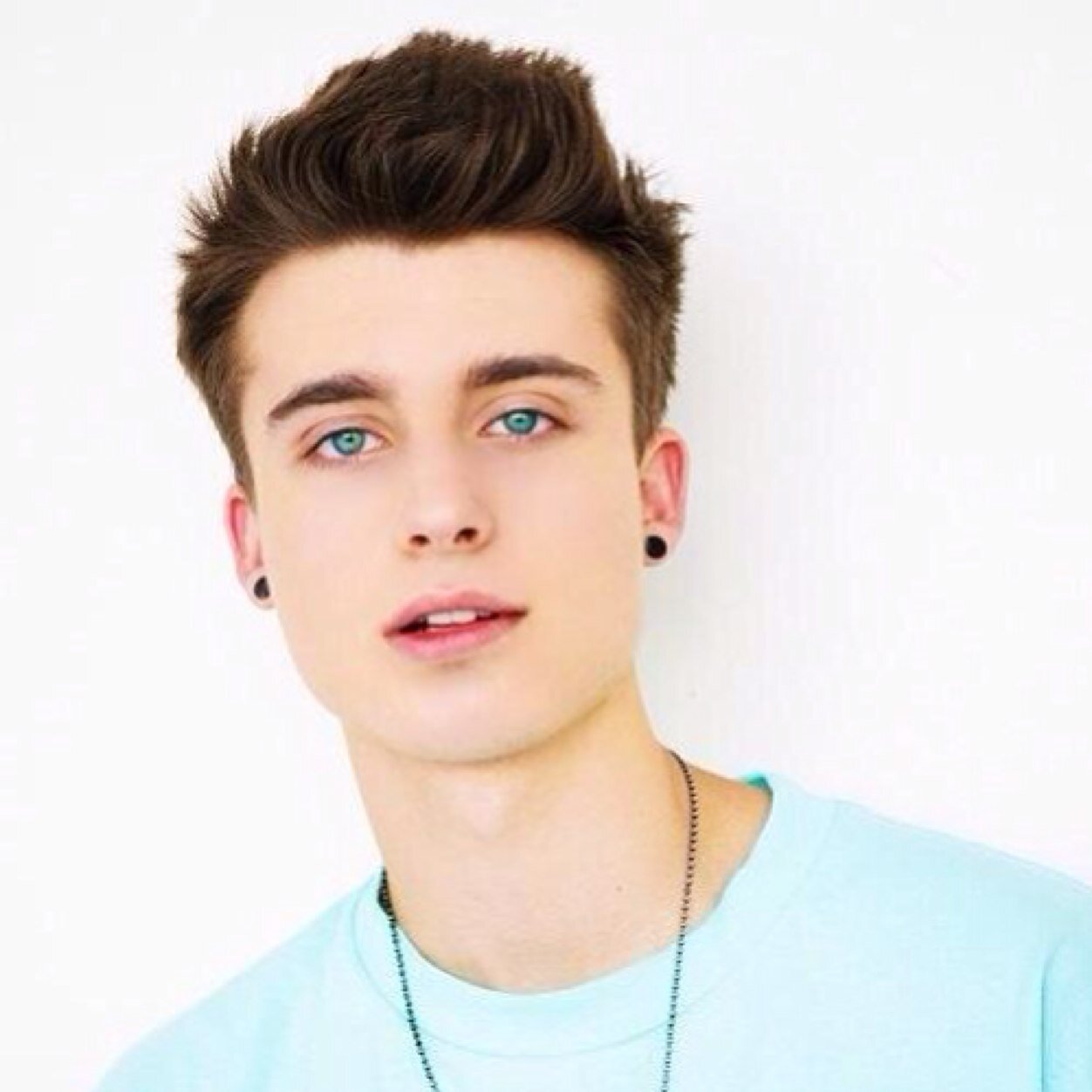 Youtuber || new video every tuesday!!
Private account!:)