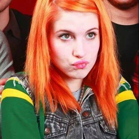 Deus sabe que o mundo nao precisa de outra banda pq Paramore já é o suficiente